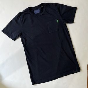 Solid short sleeve crew neck T-shirt with chest pocket